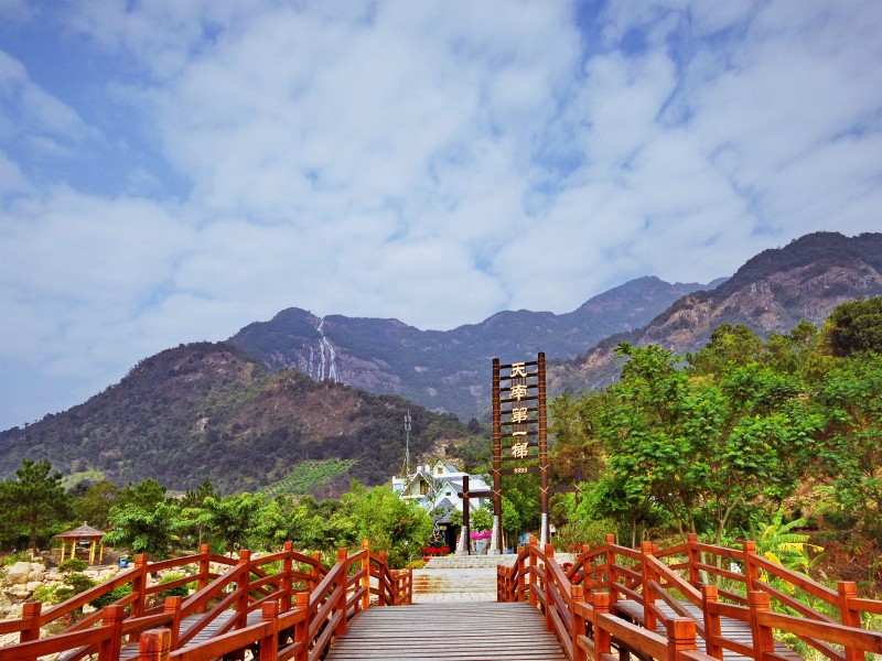 点击大图看下一张：广东增城白水寨自然风景图片