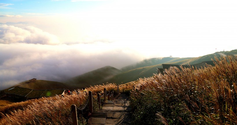 点击大图看下一张：江西武功山云海自然风景图片