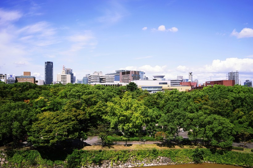 点击大图看下一张：日本大阪城公园城市风景图片