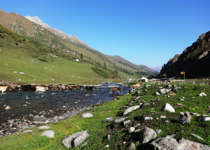 点击大图看下一张：大美新疆自然风景图片