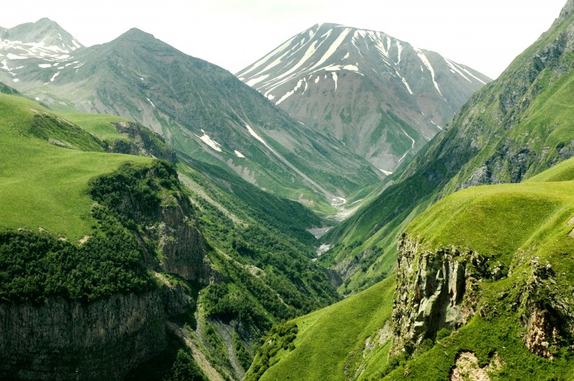 点击大图看下一张：绵延不断雄伟的高山自然风景图片