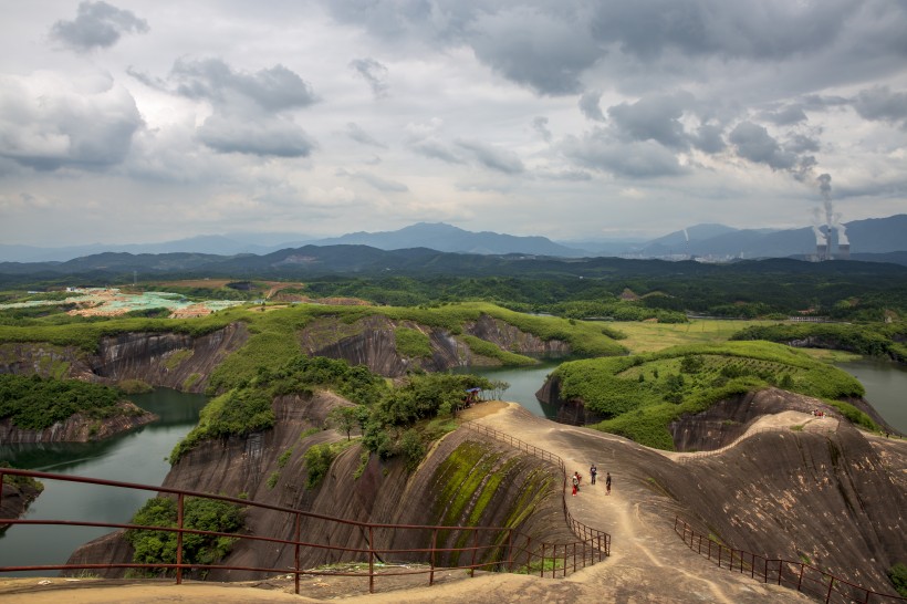点击大图看下一张：湖南高椅岭丹霞地貌自然风景图片