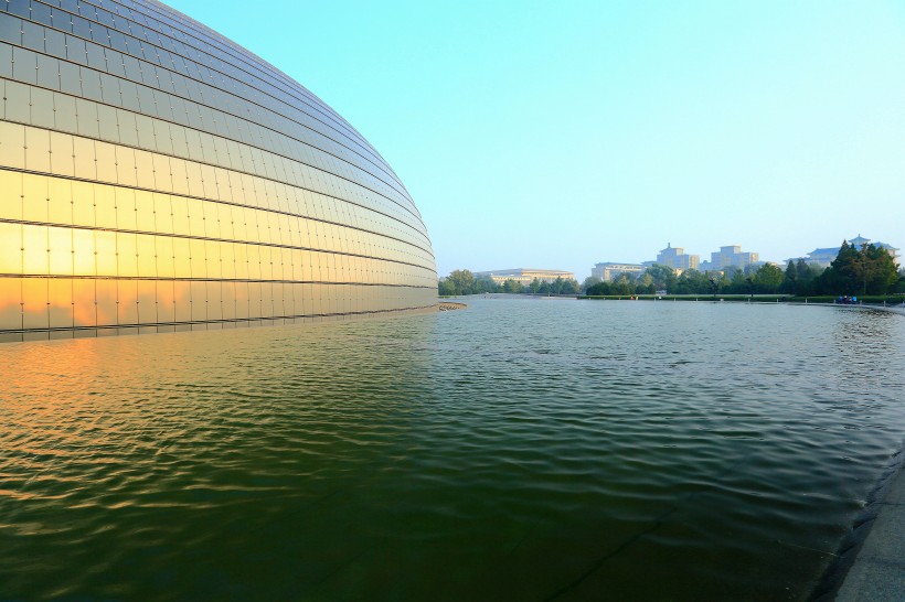 点击大图看下一张：中国国家大剧院图片