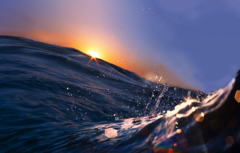 点击大图看下一张：波涛汹涌动人心魄的海浪图片
