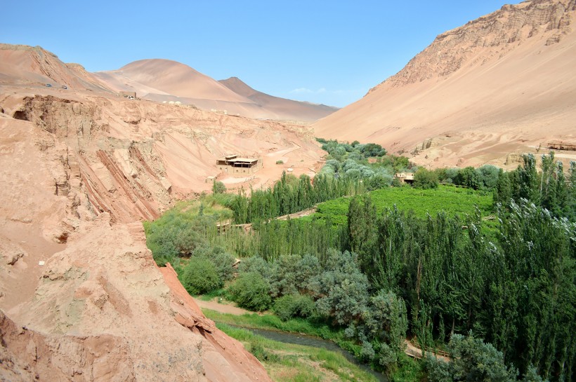 点击大图看下一张：新疆吐鲁番火焰山自然风景图片