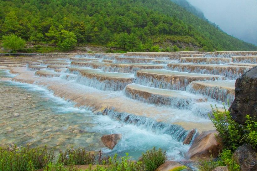 点击大图看下一张：云南丽江玉龙雪山蓝月谷自然风景图片