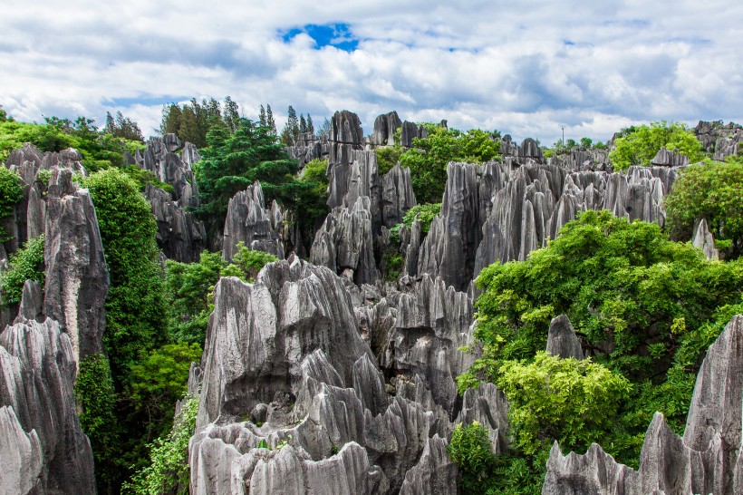 点击大图看下一张：云南昆明石林自然风景图片