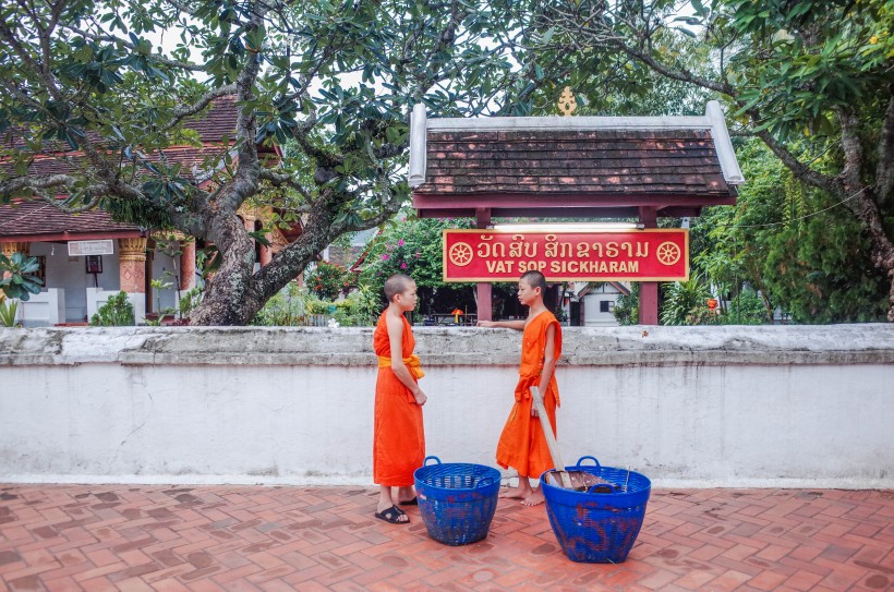 点击大图看下一张：老挝人文风景图片