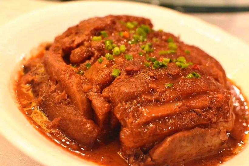 点击大图看下一张：桂林特色名菜荔浦扣肉图片