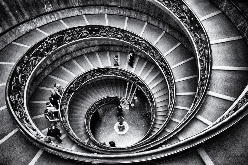 点击大图看下一张：螺旋式的楼梯图片