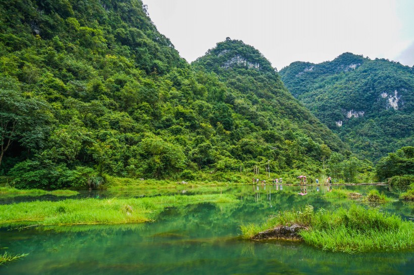 点击大图看下一张：贵州黔南荔波小七孔自然风景图片