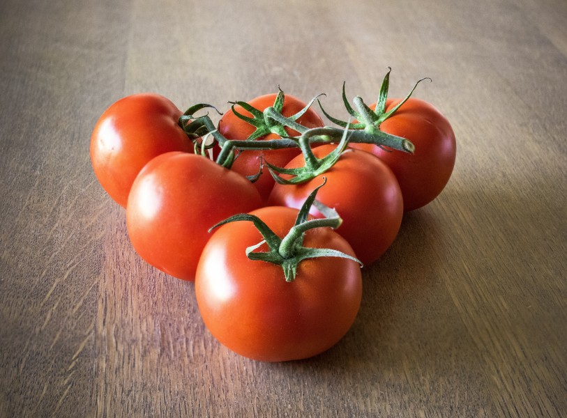 点击大图看下一张：鲜红的西红柿图片