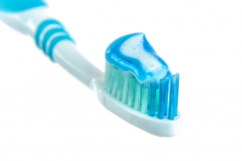 点击大图看下一张：各种各样的牙刷和牙膏图片