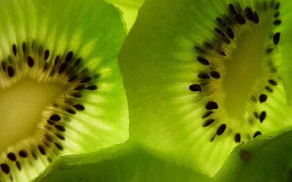 点击大图看下一张：绿色水果甜蜜猕猴桃可爱高清壁纸