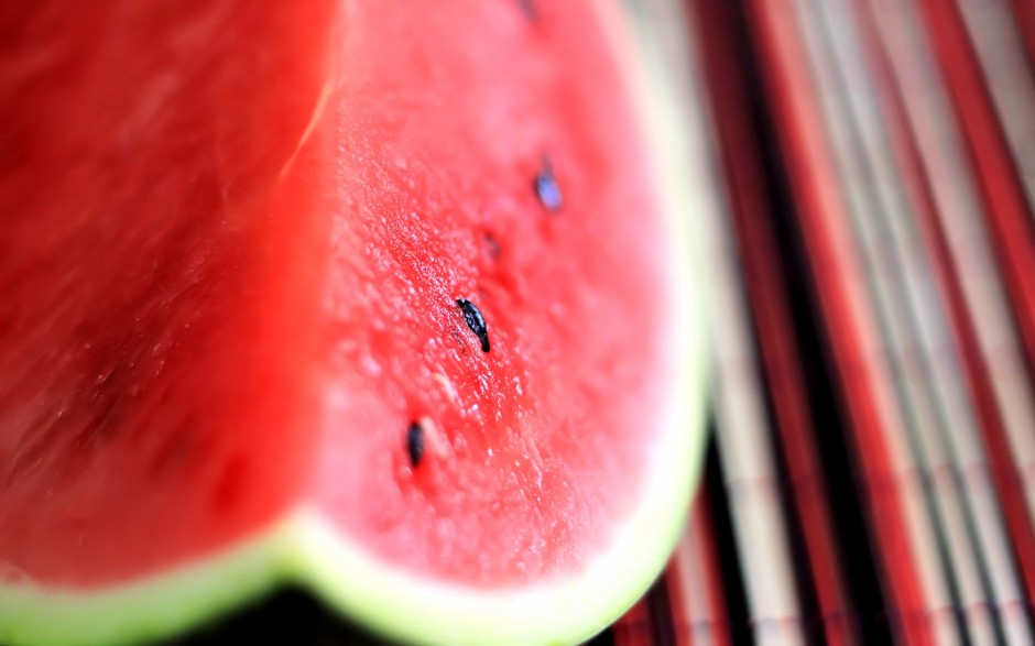 点击大图看下一张：夏日解暑水果西瓜精美壁纸