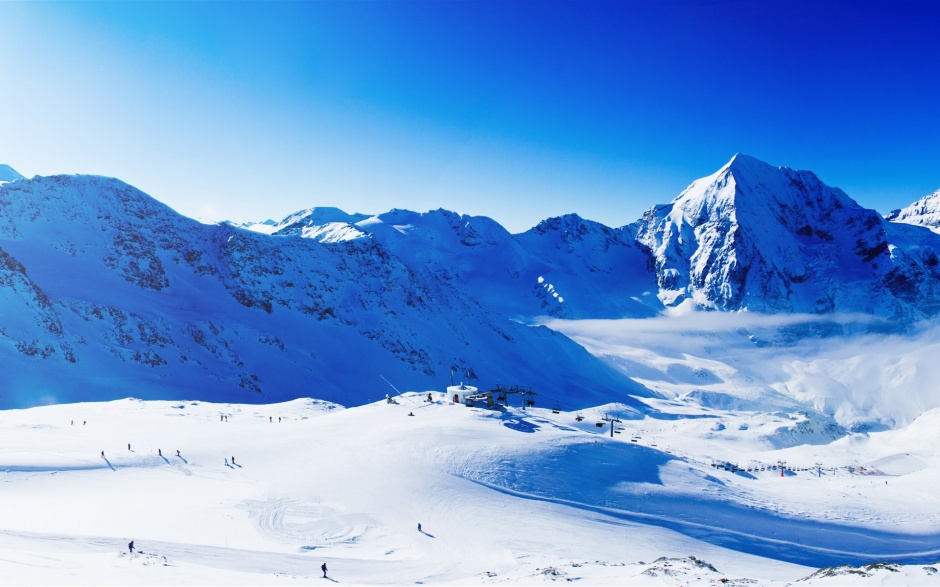 点击大图看下一张：冬天雪山风景高清护眼壁纸