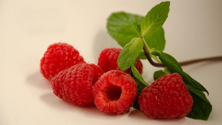 点击大图看下一张：精美壁纸树莓水果美食图片大全