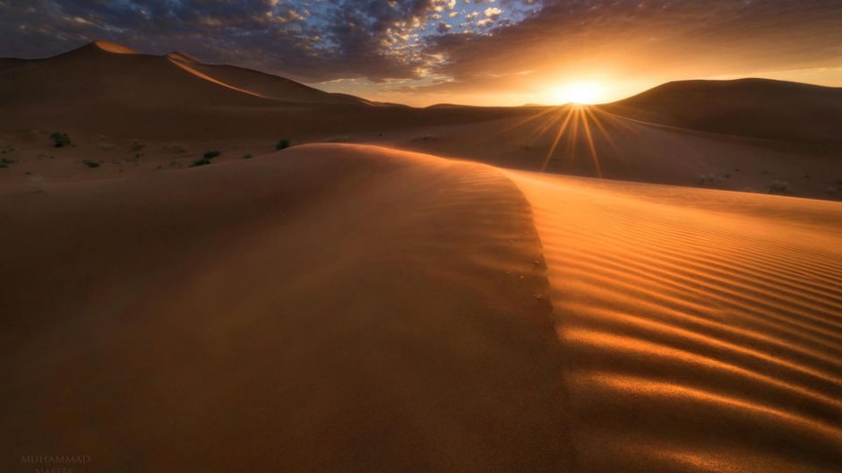 点击大图看下一张：沙漠沙丘风光精美桌面壁纸