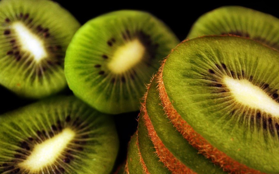 点击大图看下一张：绿色水果甜蜜猕猴桃可爱高清壁纸