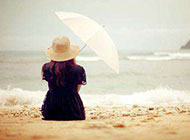 浪漫沙滩撑伞少女唯美ppt背景图