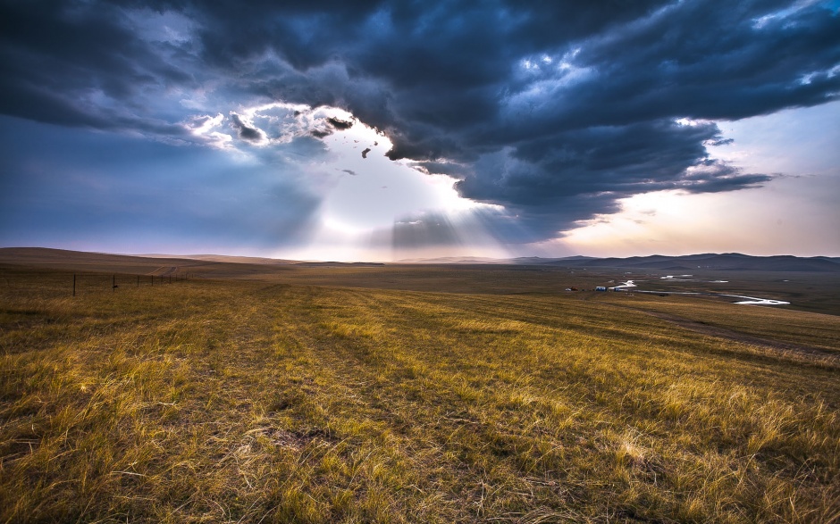 点击大图看下一张：辽阔的内蒙古大草原秋天风景壁纸