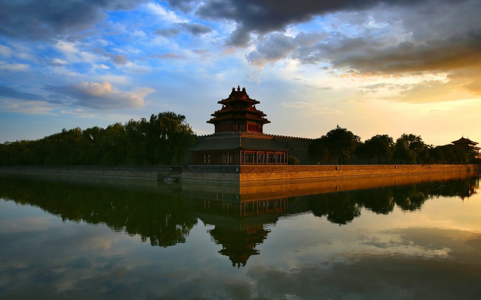 点击大图看下一张：北京紫禁城角楼黄昏风光壁纸图片