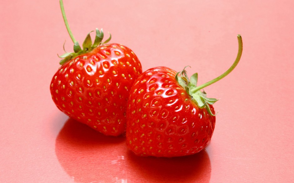 点击大图看下一张：诱人鲜艳红草莓新鲜水果精美图集