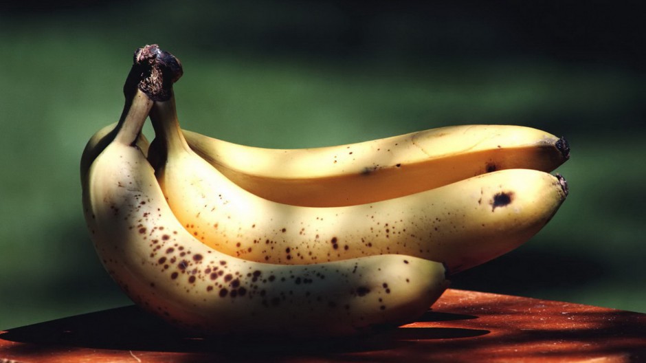 点击大图看下一张：香蕉水果之王简约精美高清壁纸