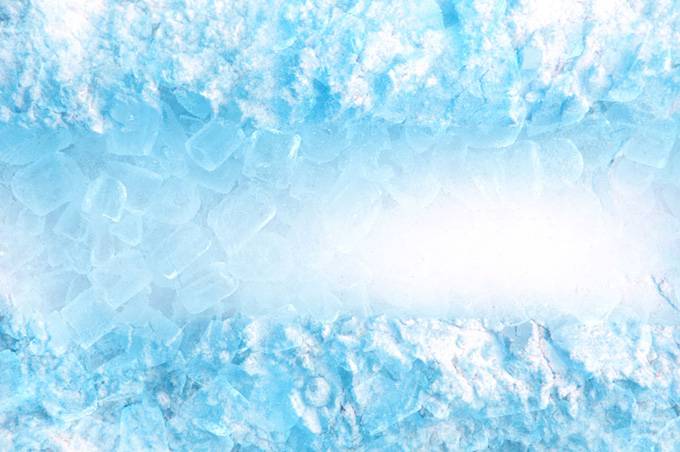 点击大图看下一张：冰山一角蓝色淡雅背景图片