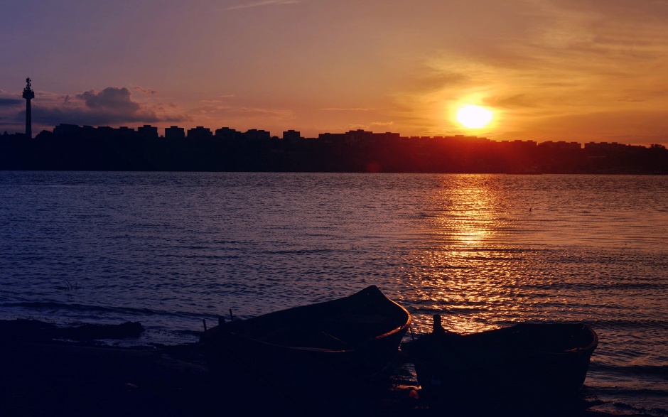 点击大图看下一张：唯美的多瑙河夕阳风景壁纸