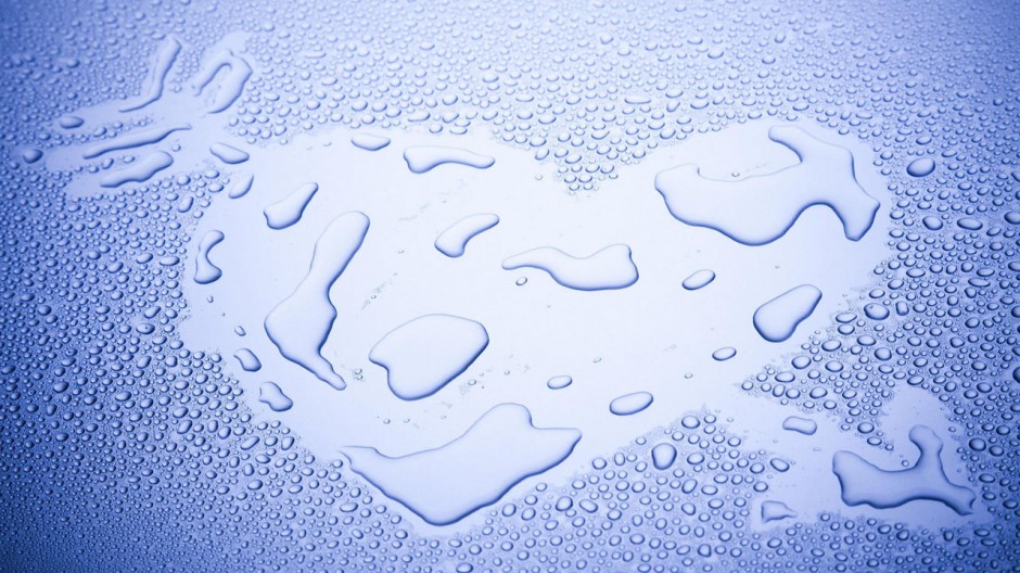 点击大图看下一张：水滴之心形精美电脑壁纸