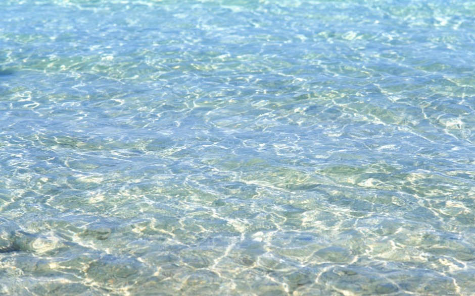 点击大图看下一张：清澈的海水背景图片素材