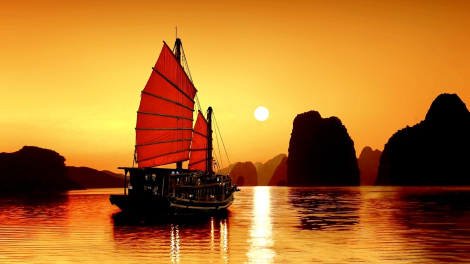 点击大图看下一张：夕阳下的小舟唯美风景壁纸