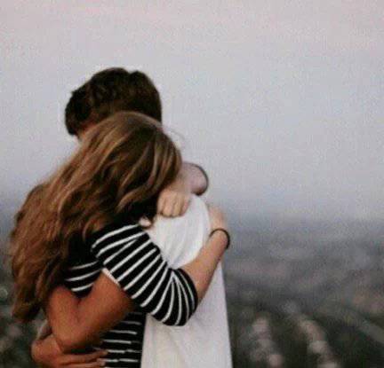 点击大图看下一张：欧美风格甜蜜拥抱情侣图片大全