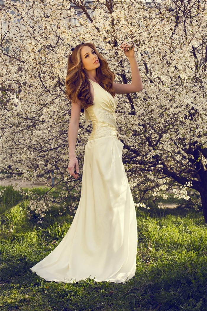 点击大图看下一张：超温馨的欧美意境婚纱集锦
