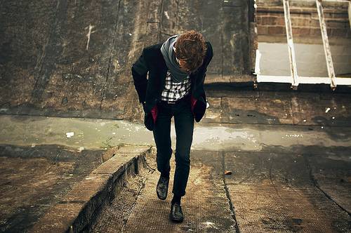 点击大图看下一张：男生帅气身姿欧美范大图