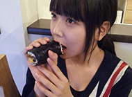 日本小学可爱吃货女生图片