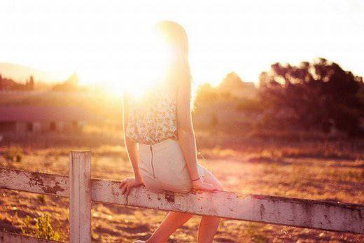 点击大图看下一张：唯美伤感的非主流个性女生图片