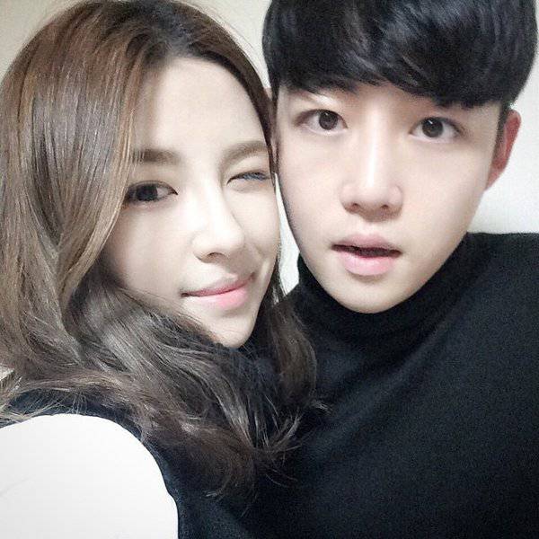 点击大图看下一张:情人节温馨甜蜜情侣虐狗图片