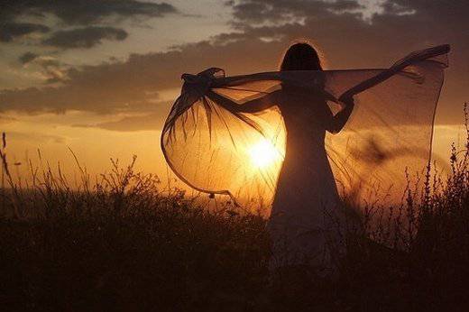 点击大图看下一张:伤感女生背影图片高清大图