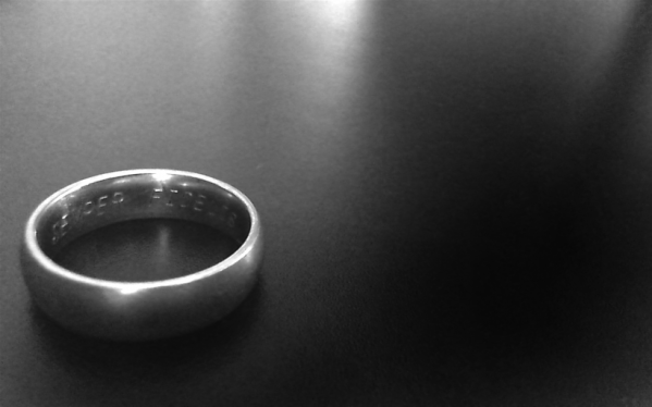 点击大图看下一张：戒指在你心里代表着什么