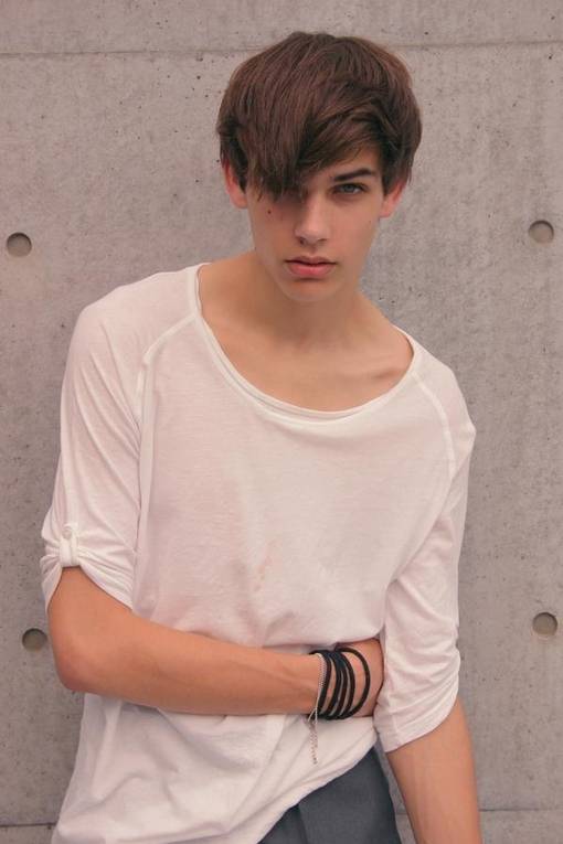 点击大图看下一张:欧美非主流潮流男生图片