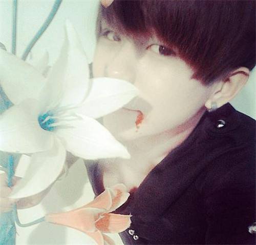 点击大图看下一张：失落伤感非主流个性男生图片