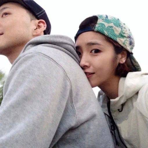 点击大图看下一张:浪漫唯美情侣自拍图片素材