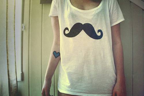 点击大图看下一张：qq皮肤卡通可爱女生大图