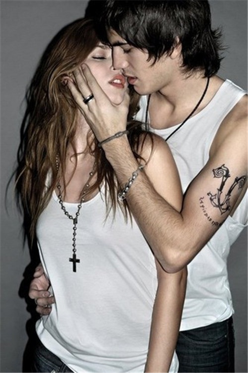 点击大图看下一张:伤感欧美男女重口味个性手机壁纸