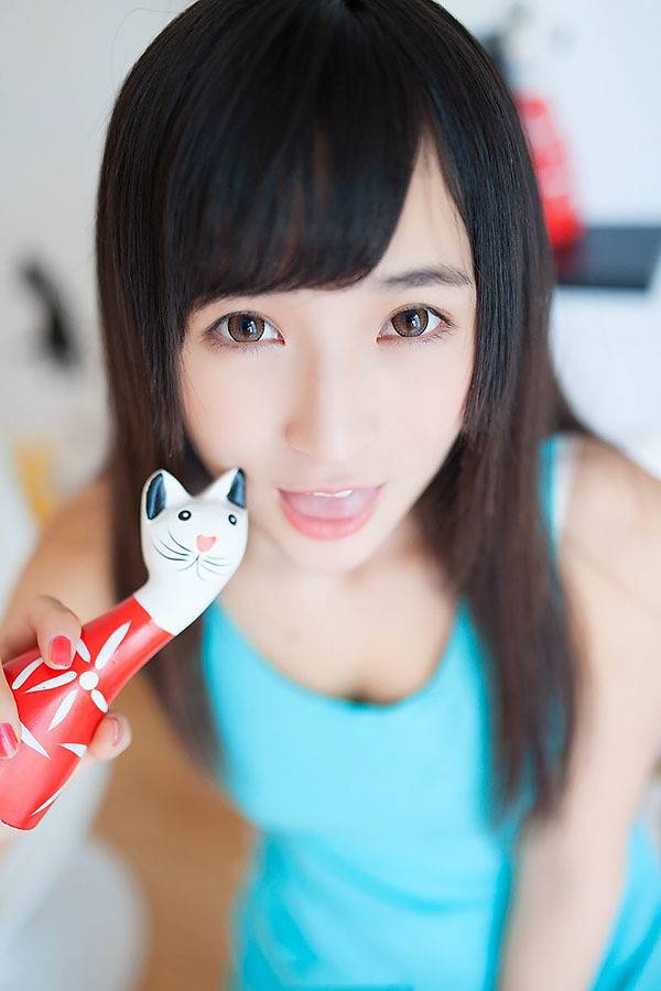 点击大图看下一张：意境清纯慵懒大眼睛女生图片