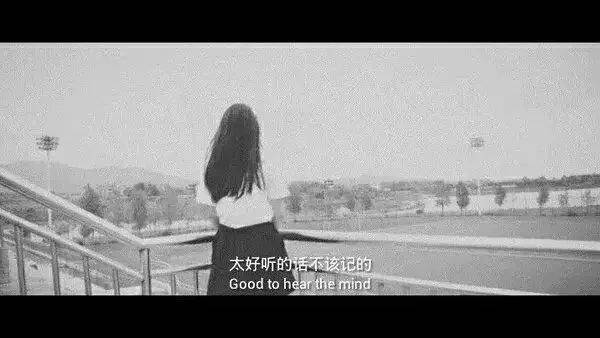 点击大图看下一张：唯美女生伤感意境图片背景带字