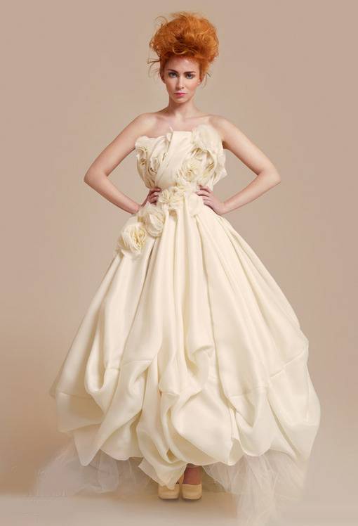 点击大图看下一张：穿白纱的唯美新娘浪漫精选图集