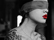 欧美黑白红唇女生时尚复古个性图片